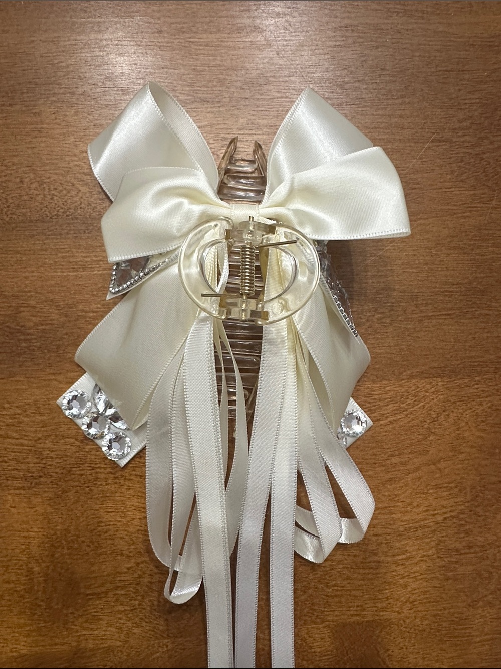 Large Ivory Satin Bow Claw Clip Rhinestone Bridal Coquette Hair Accessory NWOT - Picture 2 of 3
